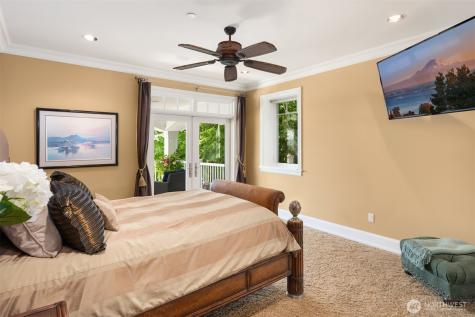 8233 W Mercer Way Mercer Island WA 98040