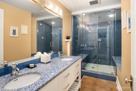 8233 W Mercer Way Mercer Island WA 98040