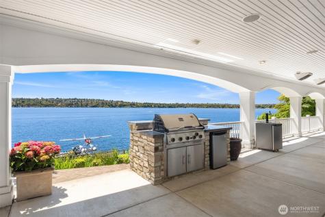 8233 W Mercer Way Mercer Island WA 98040