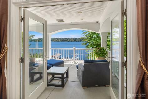8233 W Mercer Way Mercer Island WA 98040