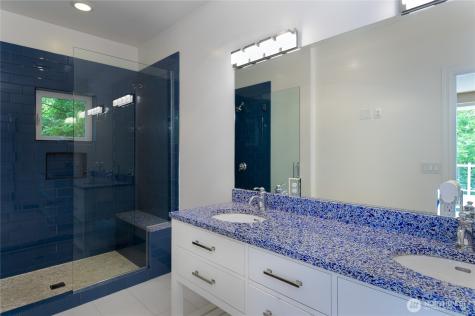8233 W Mercer Way Mercer Island WA 98040