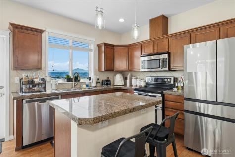 527 Pilchuck Path Everett WA 98201