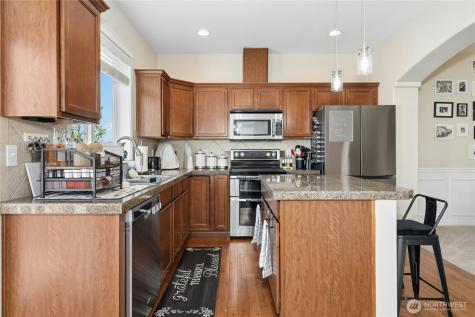 527 Pilchuck Path Everett WA 98201