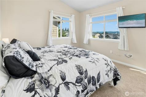 527 Pilchuck Path Everett WA 98201