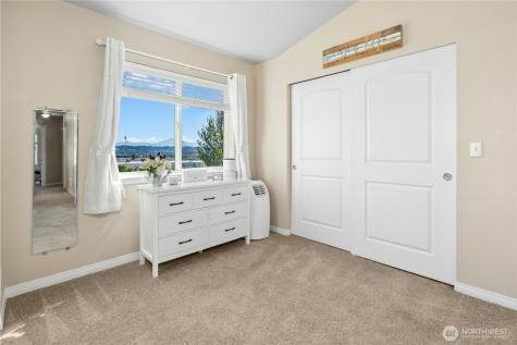527 Pilchuck Path Everett WA 98201