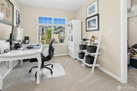 527 Pilchuck Path Everett WA 98201