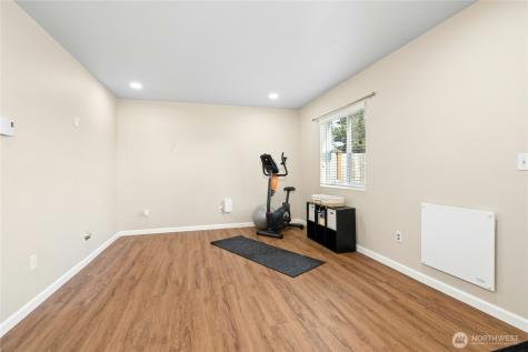 527 Pilchuck Path Everett WA 98201