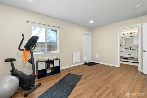 527 Pilchuck Path Everett WA 98201