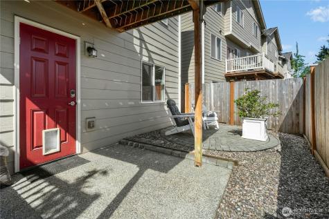 527 Pilchuck Path Everett WA 98201