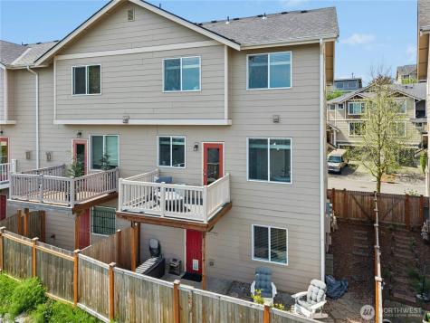 527 Pilchuck Path Everett WA 98201