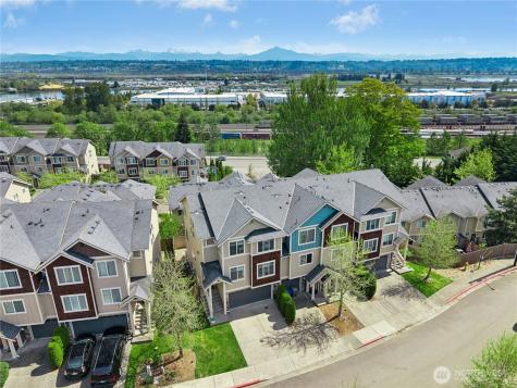 527 Pilchuck Path Everett WA 98201