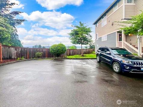 527 Pilchuck Path Everett WA 98201