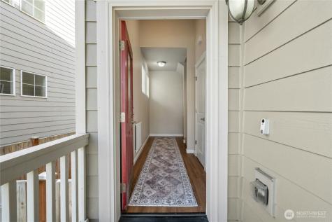 527 Pilchuck Path Everett WA 98201
