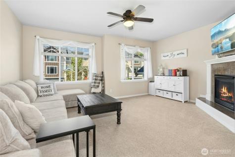 527 Pilchuck Path Everett WA 98201