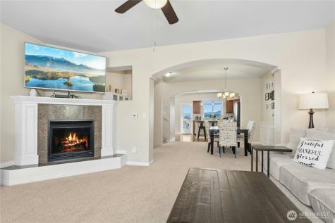 527 Pilchuck Path Everett WA 98201