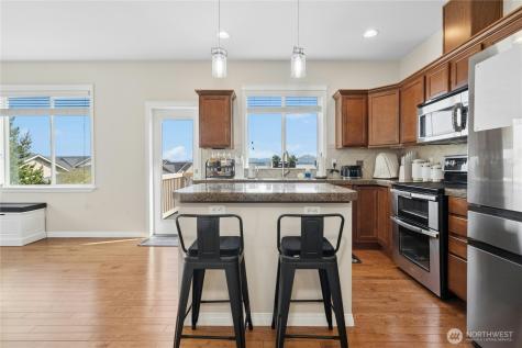 527 Pilchuck Path Everett WA 98201