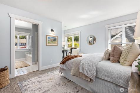 9039 North Town Drive NE Bainbridge Island WA 98110