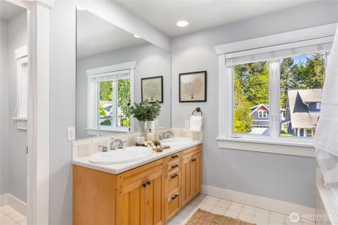 9039 North Town Drive NE Bainbridge Island WA 98110