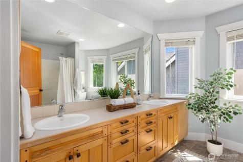 9039 North Town Drive NE Bainbridge Island WA 98110