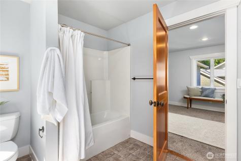 9039 North Town Drive NE Bainbridge Island WA 98110