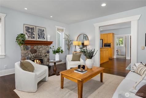 9039 North Town Drive NE Bainbridge Island WA 98110