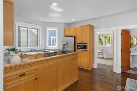 9039 North Town Drive NE Bainbridge Island WA 98110