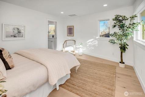 505 W Kinnear Place Seattle WA 98119