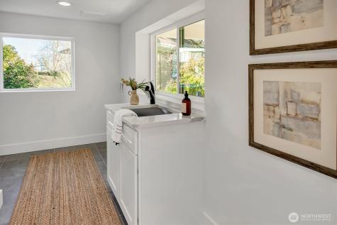 505 W Kinnear Place Seattle WA 98119