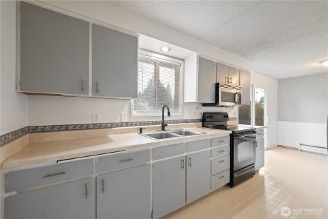 359 Douglas Street Longview WA 98632