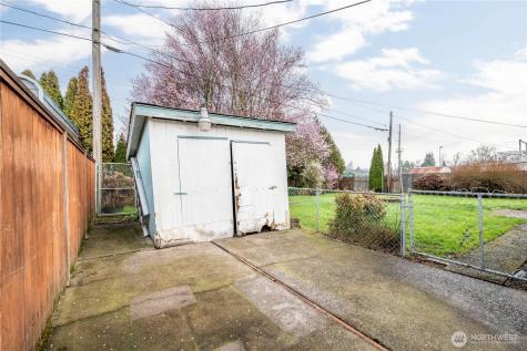 359 Douglas Street Longview WA 98632