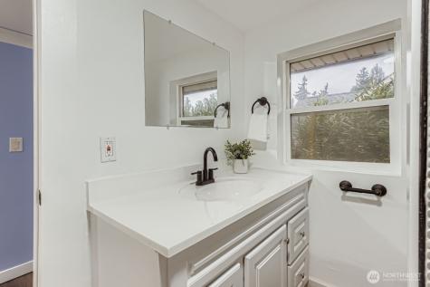 102 N Street NE Auburn WA 98002
