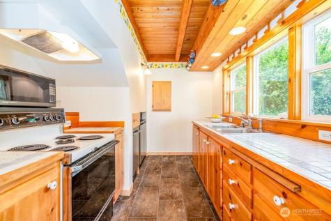42 G Mukilteo Way Hat Island WA 98206
