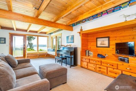 42 G Mukilteo Way Hat Island WA 98206
