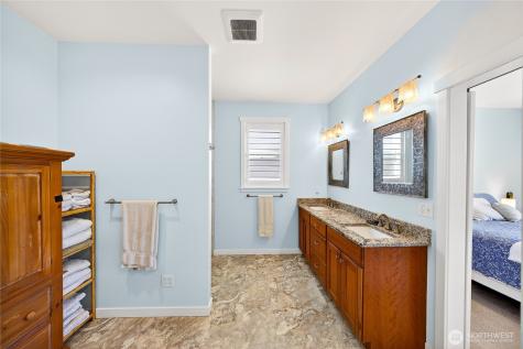 1268 Curtis Way Freeland WA 98249