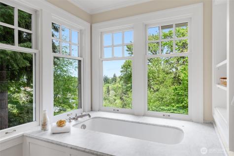 233 36th Avenue E Seattle WA 98112
