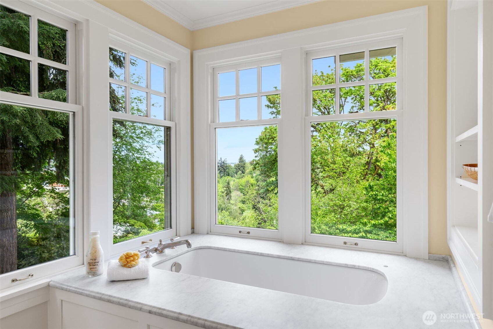 233 36th Avenue E Seattle WA 98112