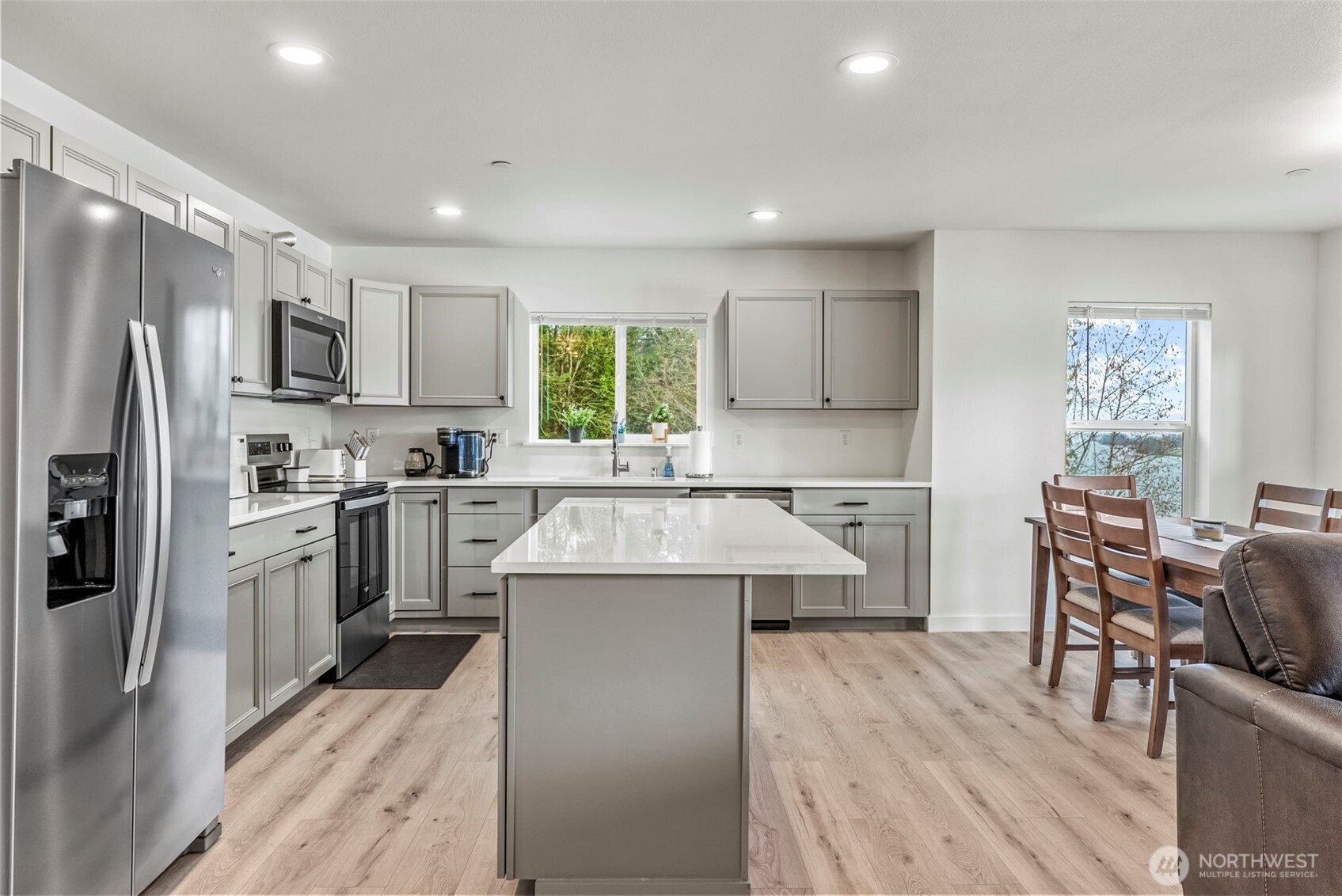 572 Columbia Street Cathlamet WA 98612