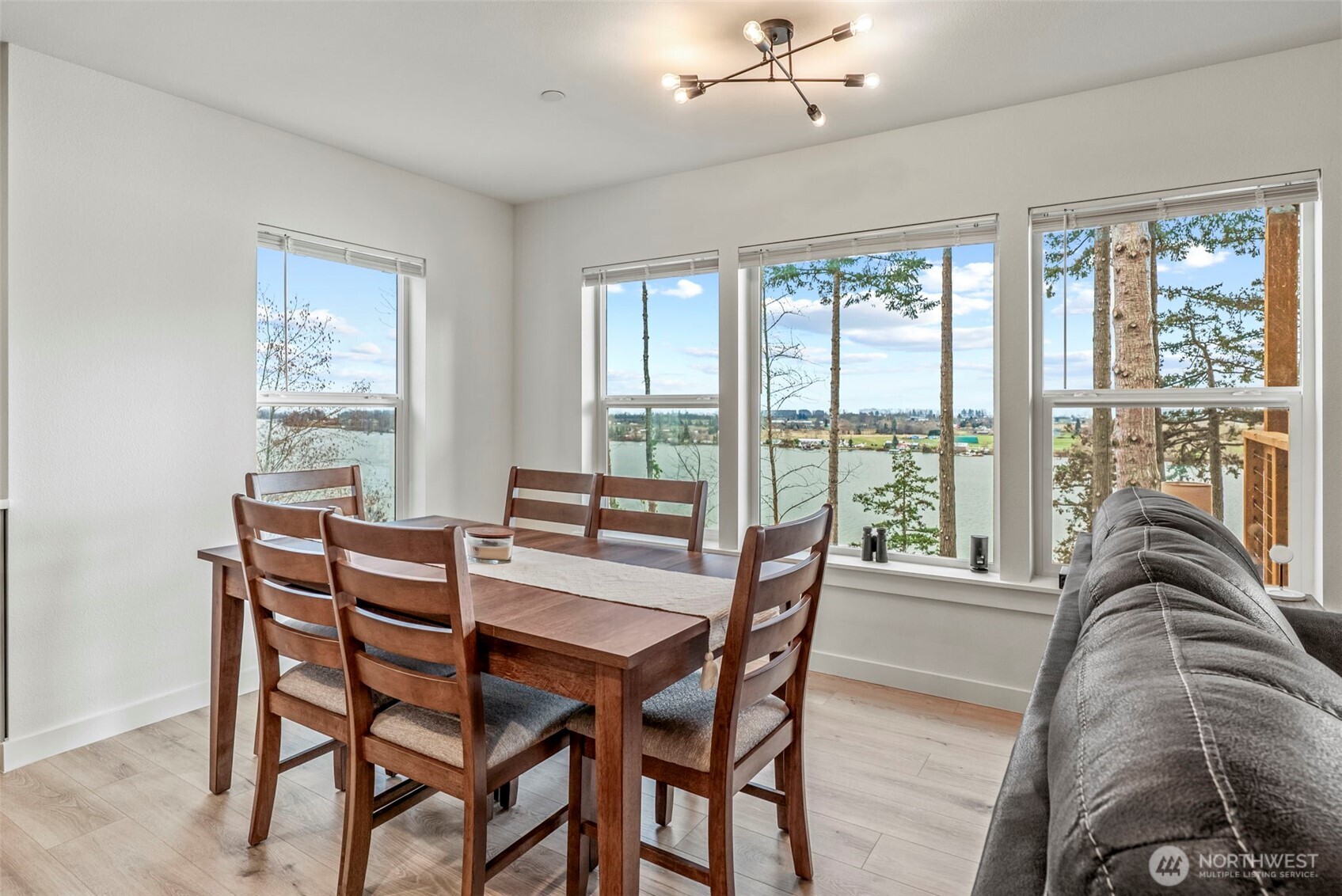 572 Columbia Street Cathlamet WA 98612