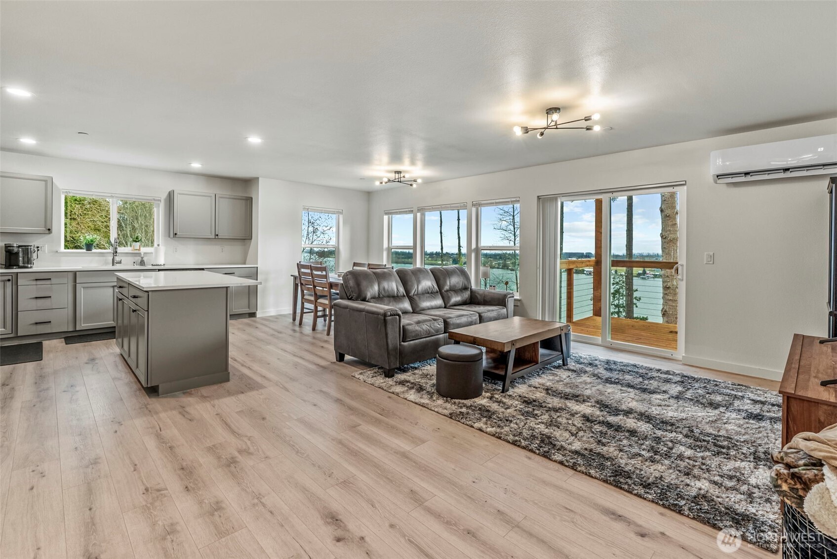 572 Columbia Street Cathlamet WA 98612
