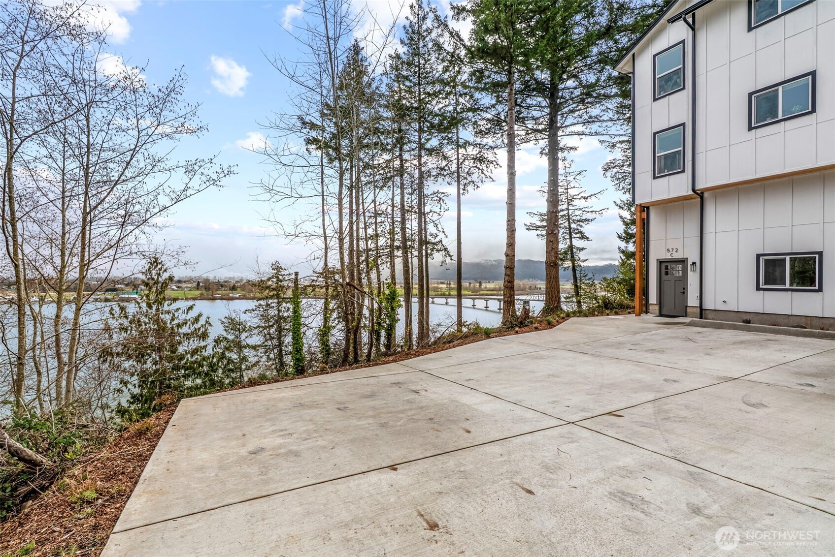572 Columbia Street Cathlamet WA 98612