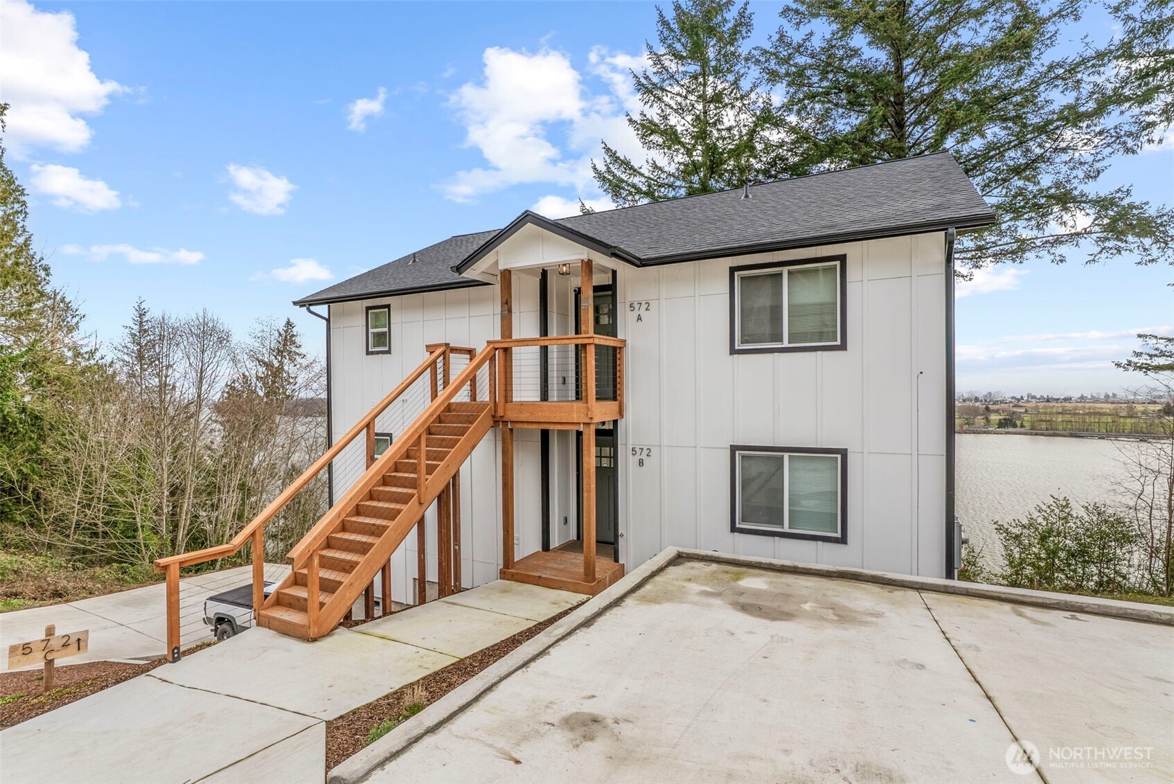 572 Columbia Street Cathlamet WA 98612