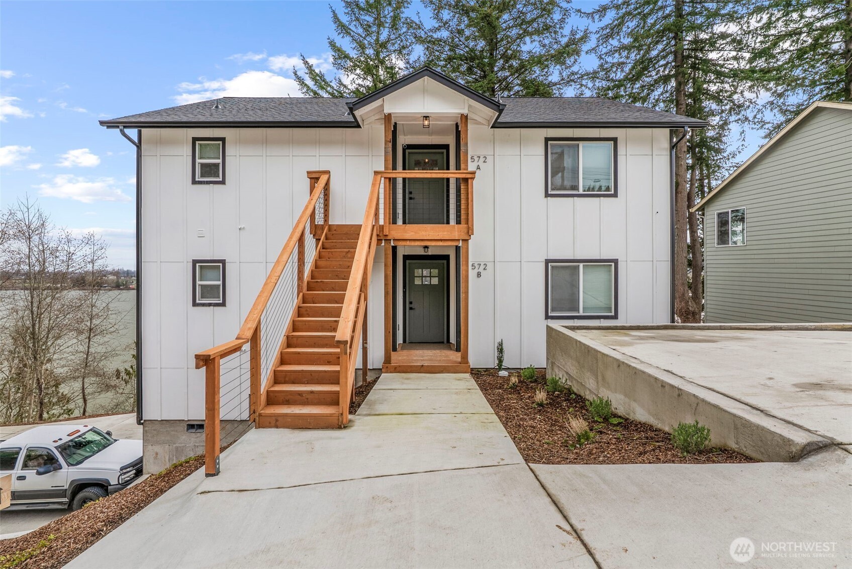 572 Columbia Street Cathlamet WA 98612