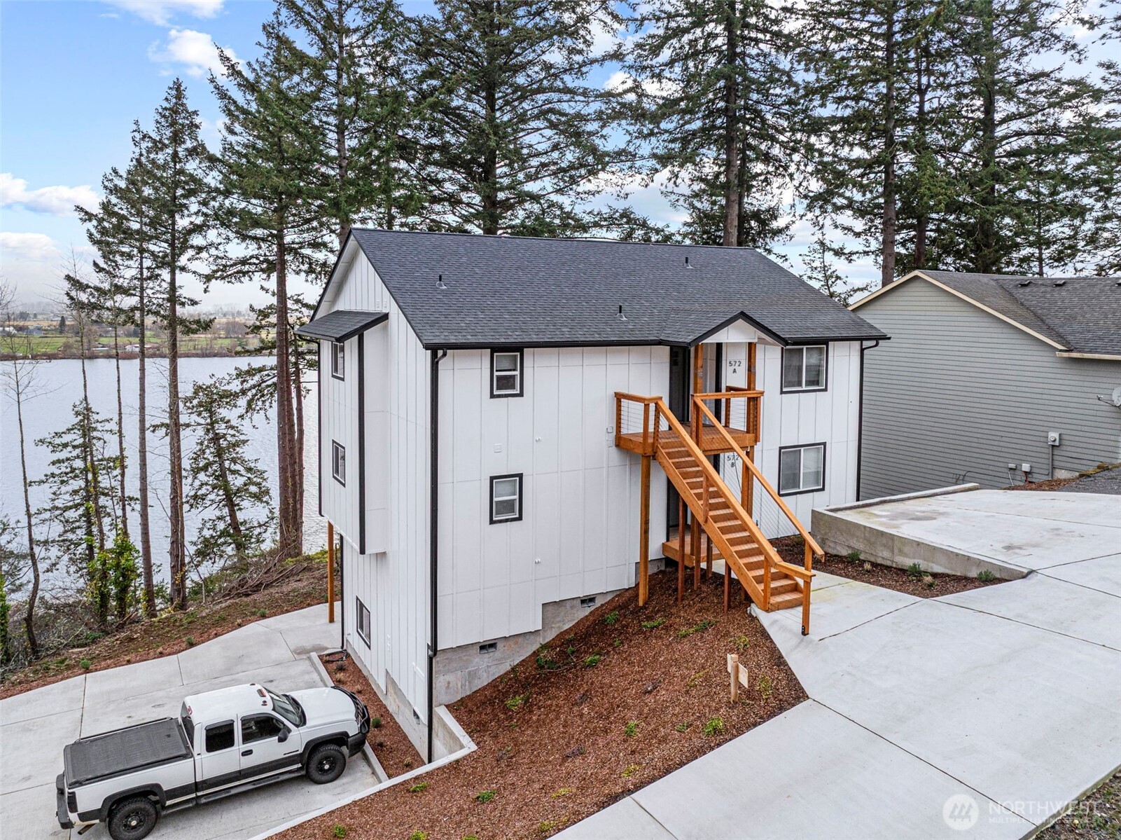 572 Columbia Street Cathlamet WA 98612