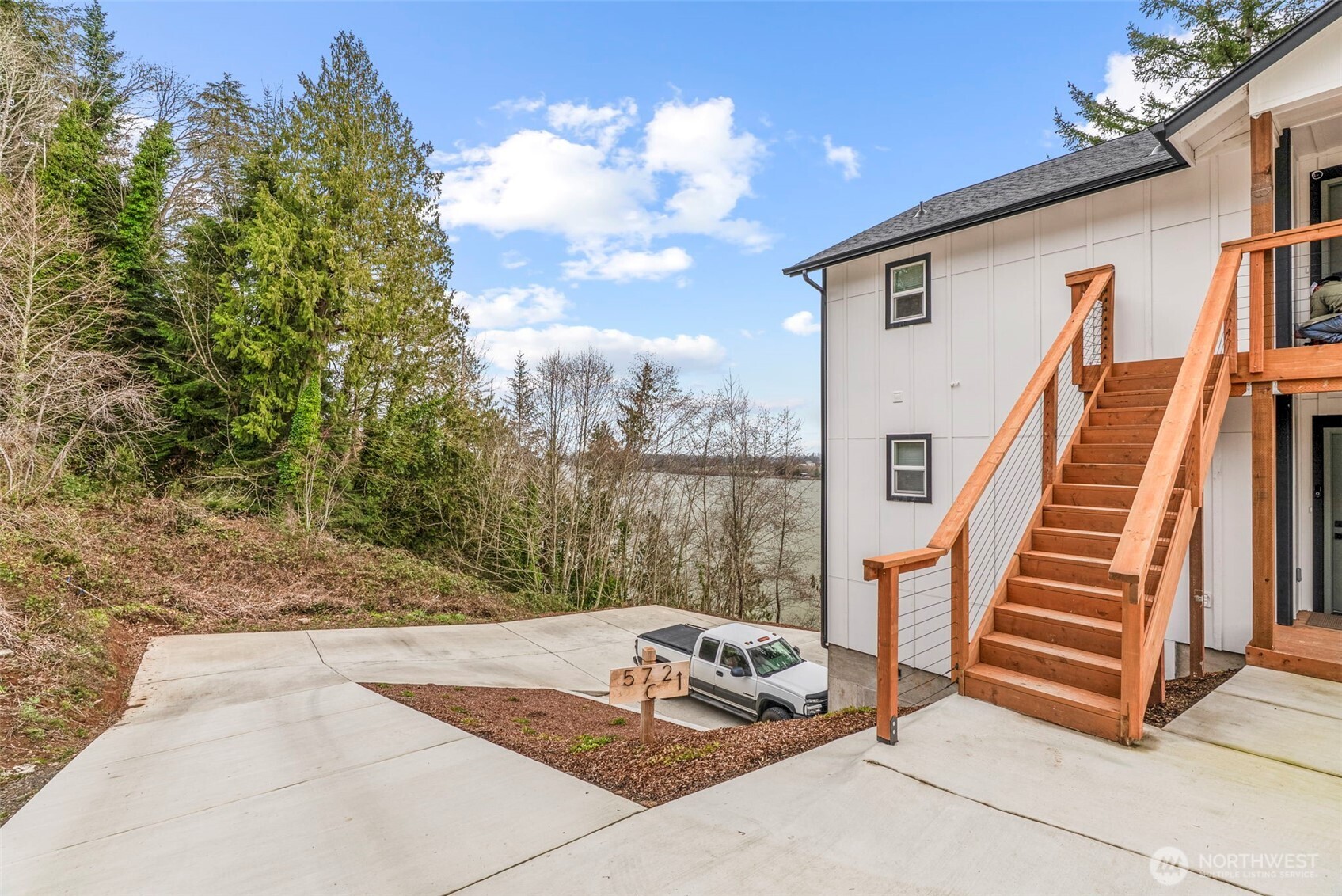 572 Columbia Street Cathlamet WA 98612