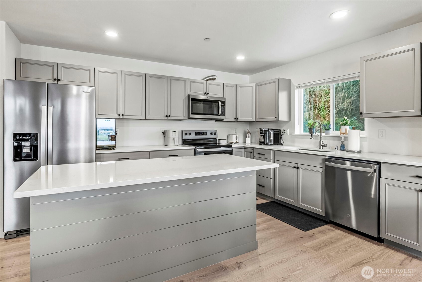 572 Columbia Street Cathlamet WA 98612