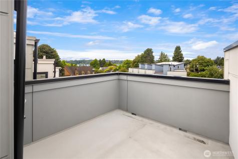 7439 Latona Avenue NE Seattle WA 98115