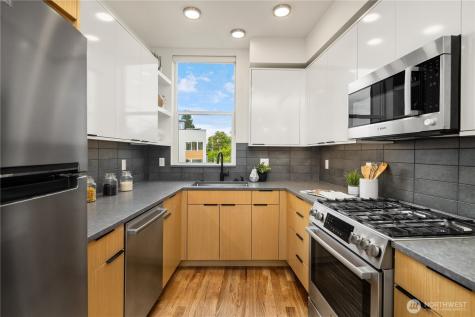7439 Latona Avenue NE Seattle WA 98115
