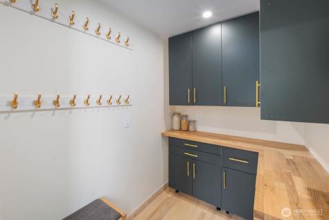 4531 Stanford Avenue NE Seattle WA 98105