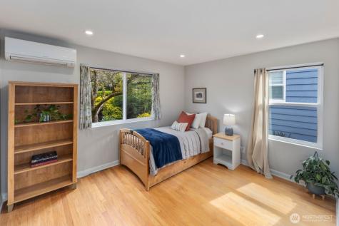 4531 Stanford Avenue NE Seattle WA 98105
