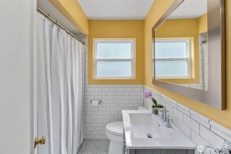 4531 Stanford Avenue NE Seattle WA 98105
